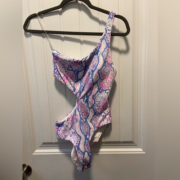 Aqua 
Women’s one piece 
Size small 
NWT - Picture 1 of 4
